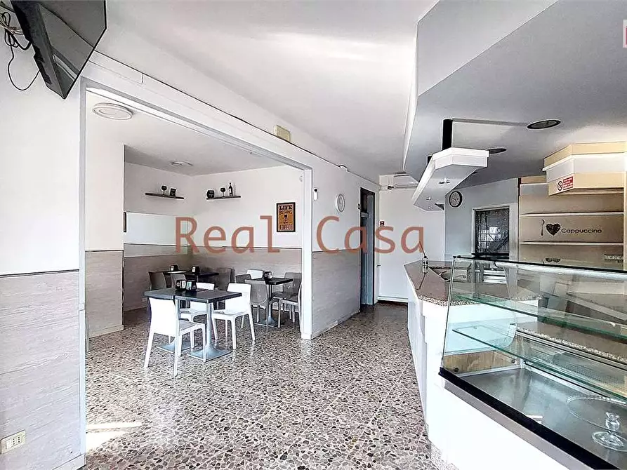 Immagine 5 di Negozio in vendita  a Modena