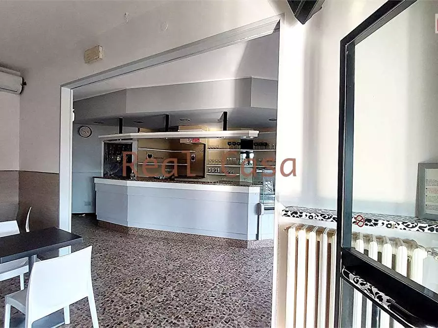 Immagine 9 di Negozio in vendita  a Modena