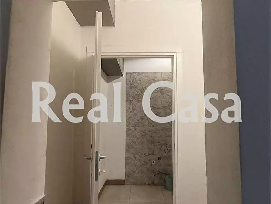 Immagine 11 di Negozio in vendita  in Via Nicoli a Modena