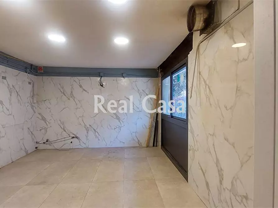 Immagine 17 di Negozio in vendita  in Via Nicoli a Modena