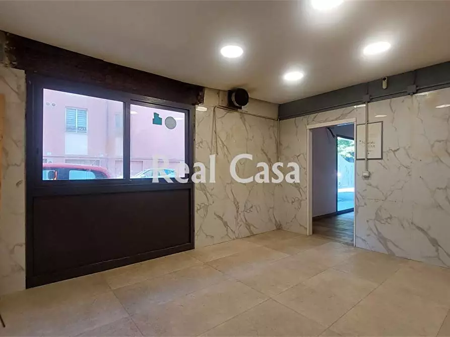 Immagine 19 di Negozio in vendita  in Via Nicoli a Modena