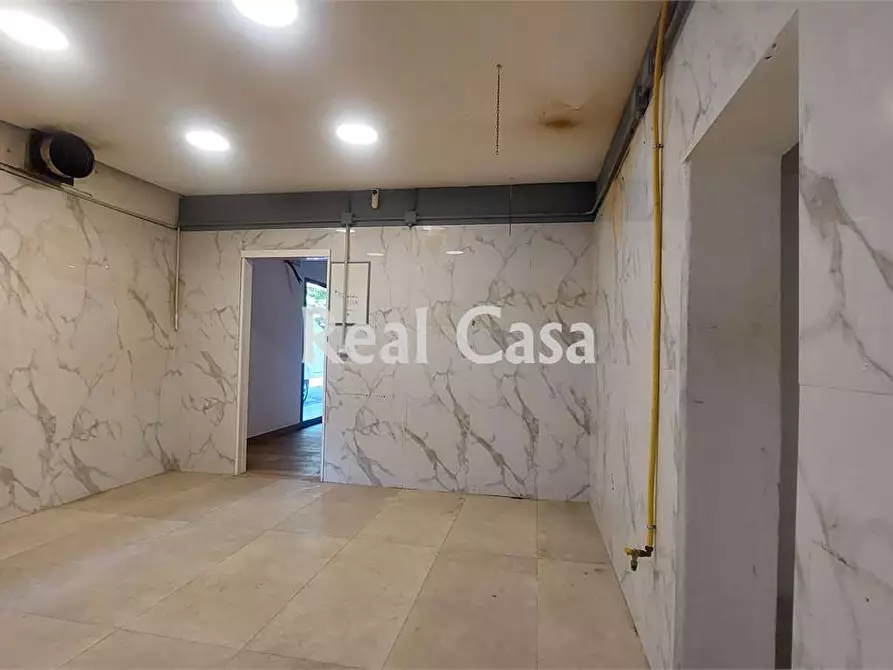 Immagine 23 di Negozio in vendita  in Via Nicoli a Modena