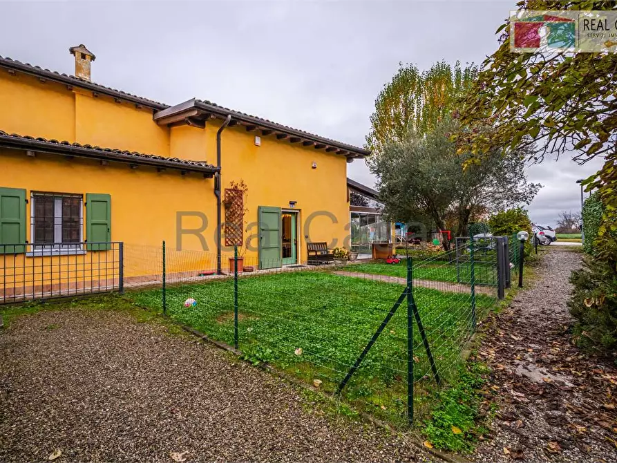 Immagine 2 di Villa in vendita  in Strada Formigina  660 a Modena