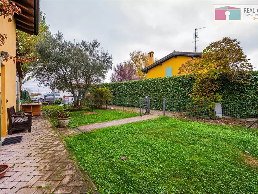 Immagine 5 di Villa in vendita  in Strada Formigina  660 a Modena