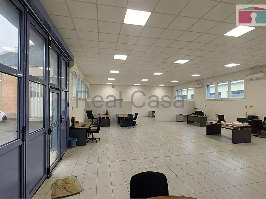 Immagine 3 di Laboratorio in affitto  in Via cesare della chiesa a Modena