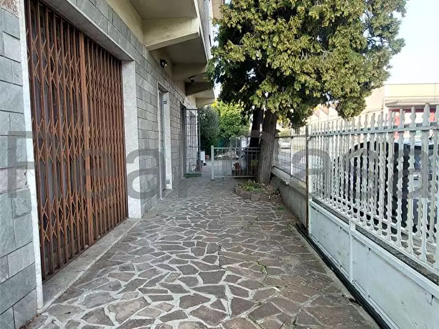 Immagine 33 di Laboratorio in affitto  in Via cesare della chiesa a Modena