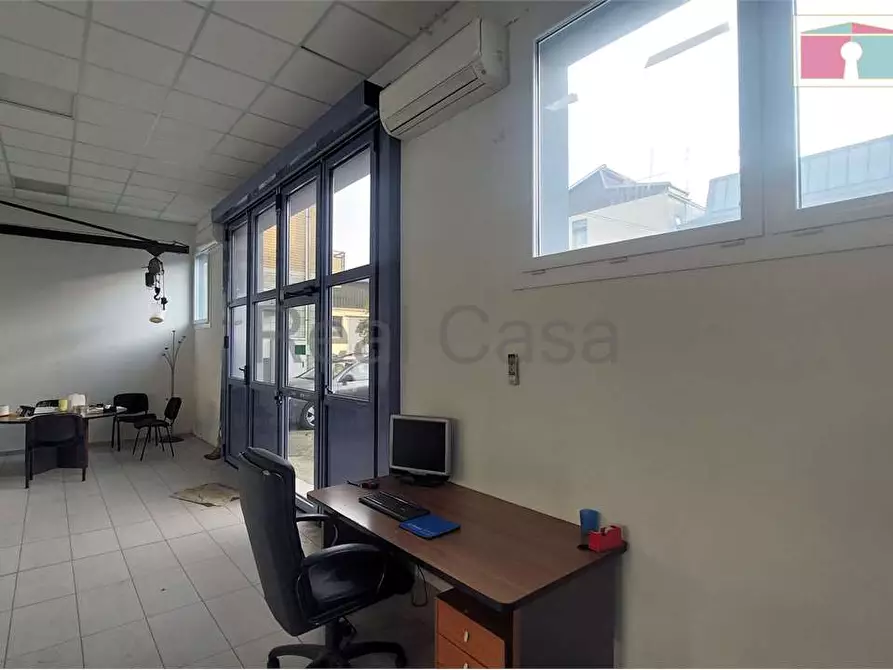 Immagine 9 di Laboratorio in affitto  in Via cesare della chiesa a Modena