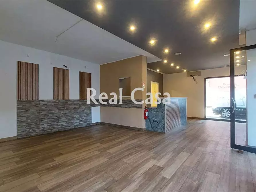 Immagine 1 di Negozio in vendita  in Via Nicoli a Modena