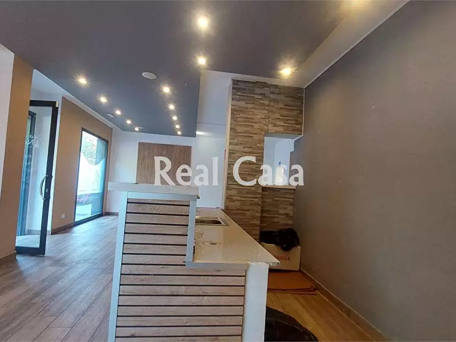 Immagine 8 di Negozio in vendita  in Via Nicoli a Modena