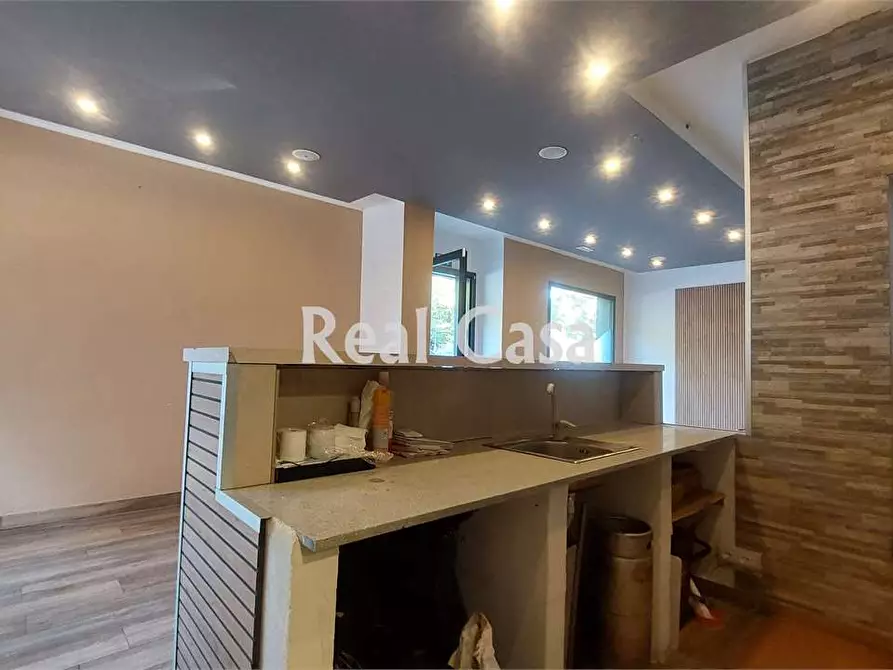 Immagine 10 di Negozio in vendita  in Via Nicoli a Modena