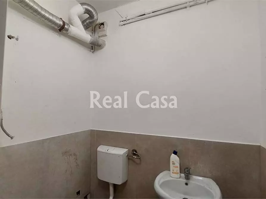 Immagine 14 di Negozio in vendita  in Via Nicoli a Modena