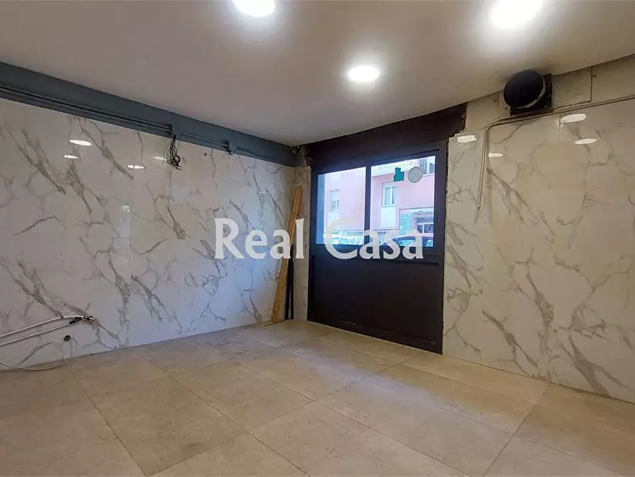 Immagine 21 di Negozio in vendita  in Via Nicoli a Modena