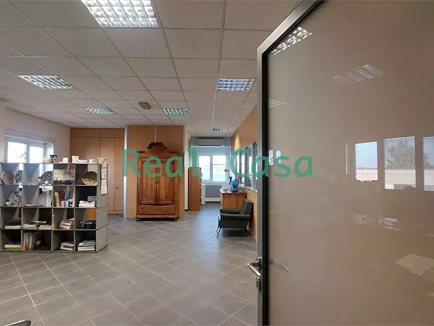 Immagine 11 di Ufficio in affitto  a Maranello