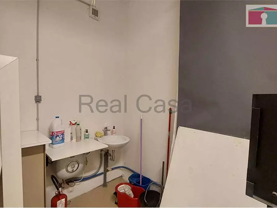 Immagine 7 di Negozio in affitto  in Via Dei Traeri  a Modena