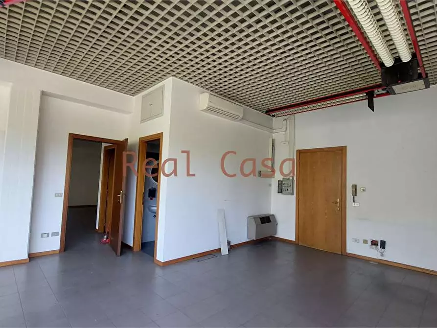 Immagine 5 di Ufficio in affitto  a Modena