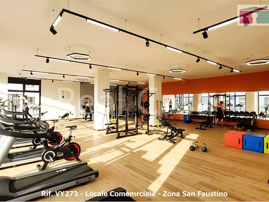 Immagine 3 di Negozio in vendita  in Via Giardini  322 a Modena