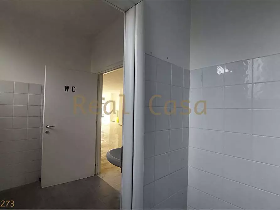 Immagine 26 di Negozio in vendita  in Via Giardini  322 a Modena