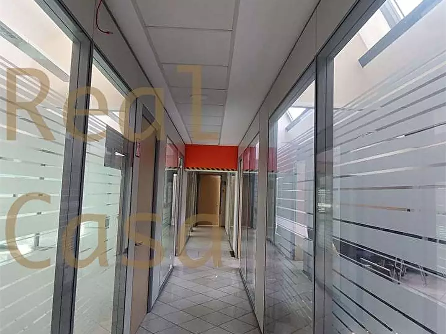 Immagine 30 di Ufficio in affitto  in Via Malavolti  a Modena