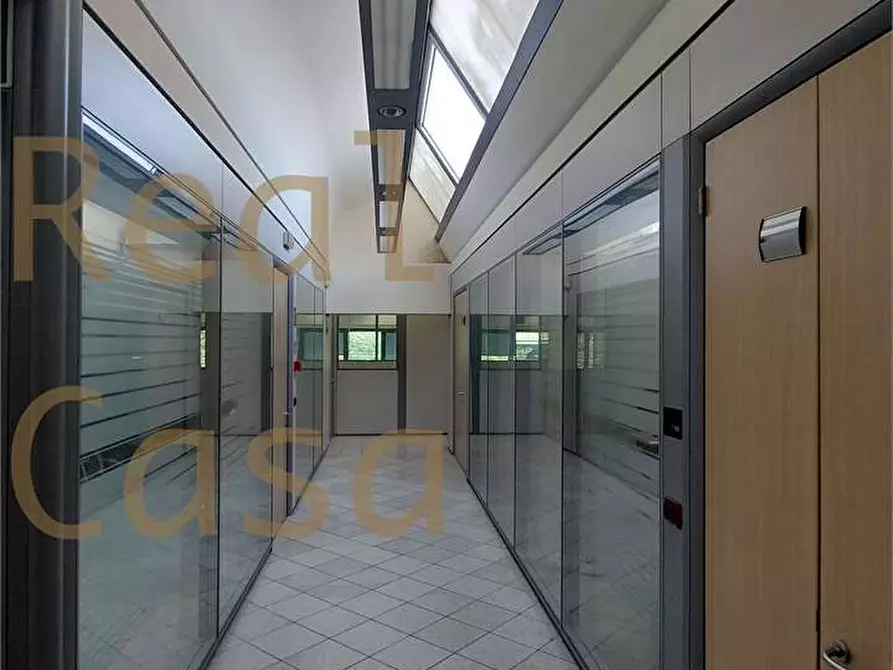 Immagine 40 di Ufficio in affitto  in Via Malavolti  a Modena