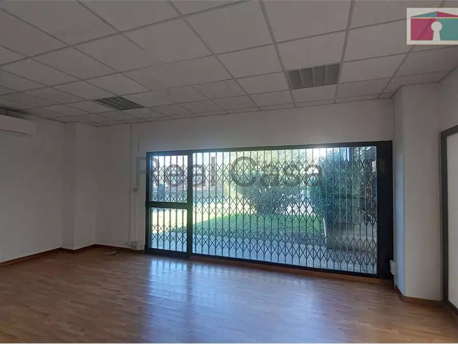 Immagine 16 di Negozio in affitto  in Via Fratelli Rosselli 140 a Modena