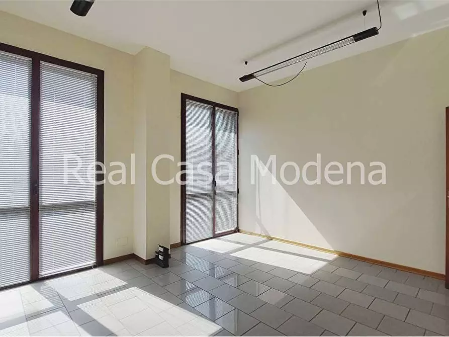 Immagine 14 di Ufficio in affitto  in VIa Marianini  a Modena