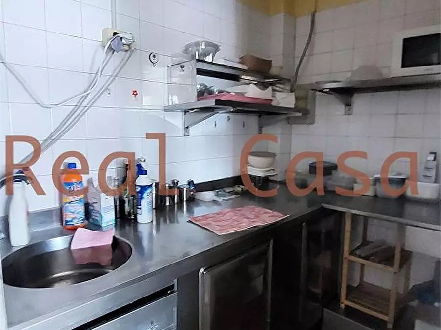 Immagine 10 di Negozio in vendita  a Modena