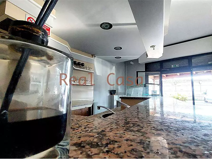 Immagine 14 di Negozio in vendita  a Modena