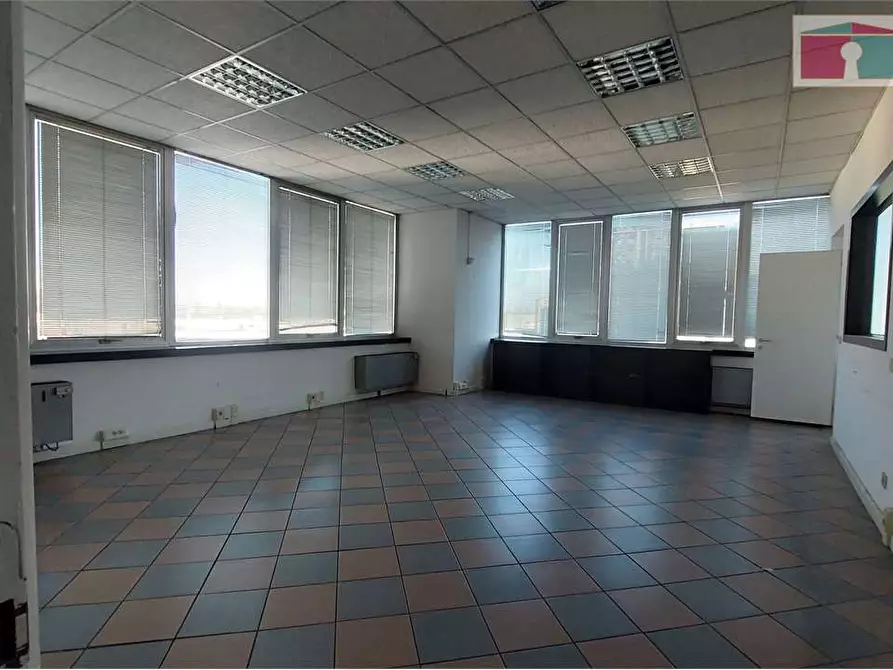 Immagine 10 di Ufficio in affitto  in Via Emilia Ovest  a Modena