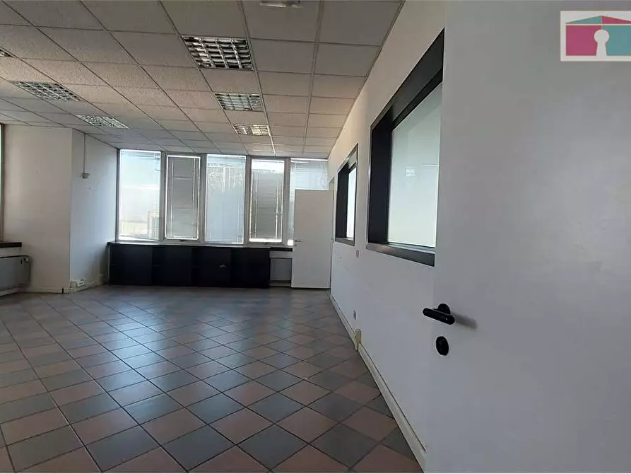 Immagine 11 di Ufficio in affitto  in Via Emilia Ovest  a Modena