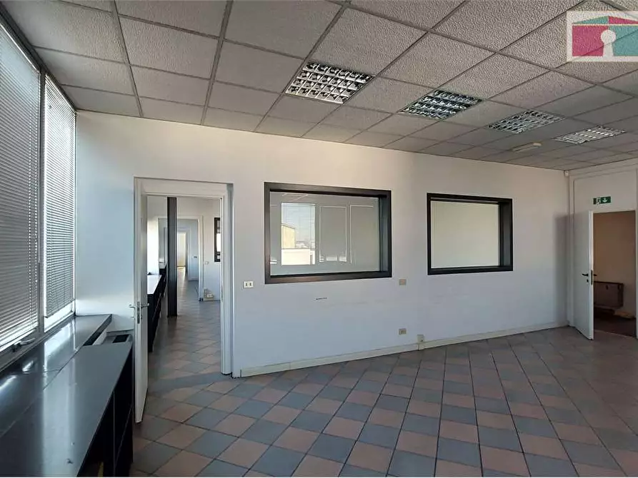 Immagine 12 di Ufficio in affitto  in Via Emilia Ovest  a Modena
