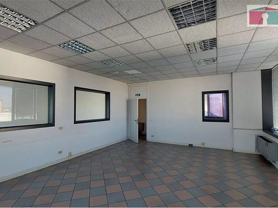 Immagine 13 di Ufficio in affitto  in Via Emilia Ovest  a Modena