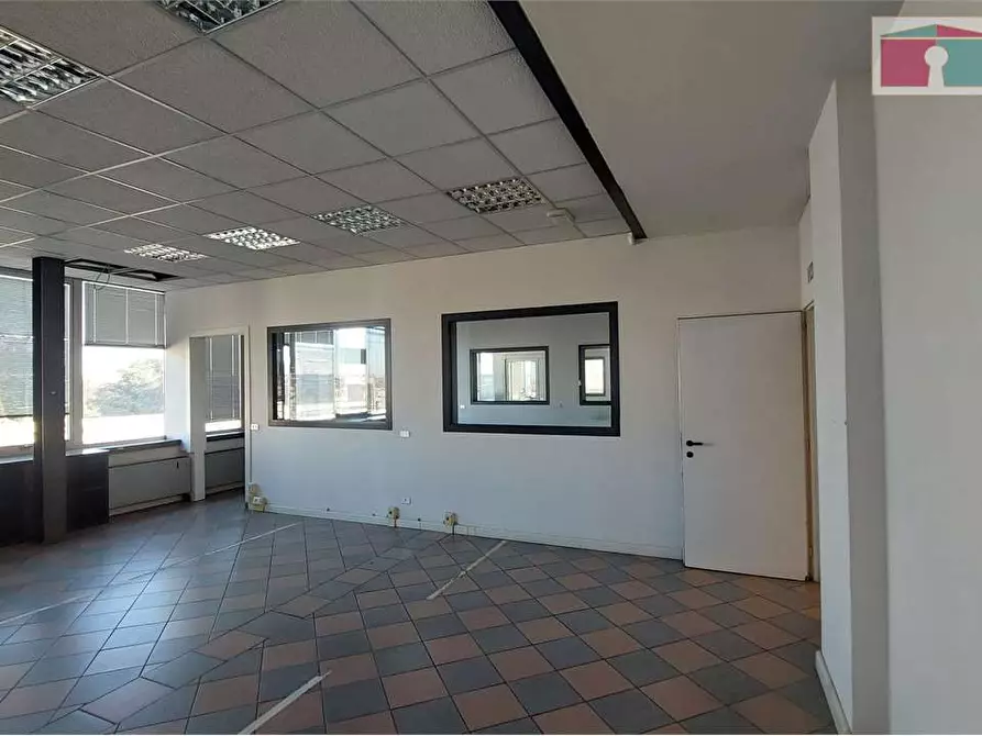 Immagine 14 di Ufficio in affitto  in Via Emilia Ovest  a Modena