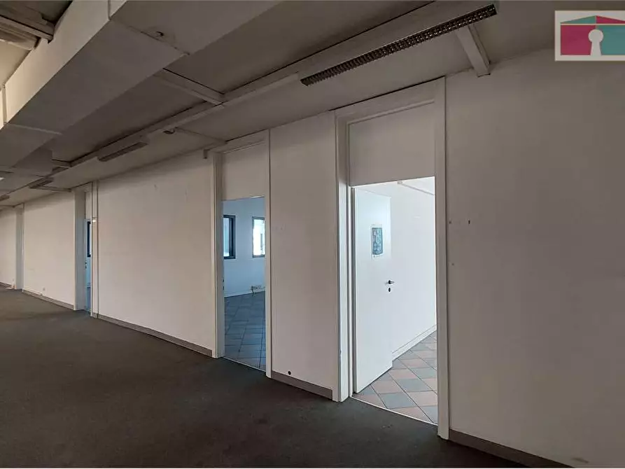Immagine 3 di Ufficio in affitto  in Via Emilia Ovest  a Modena