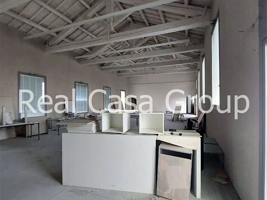 Immagine 7 di Ufficio in affitto  a Modena