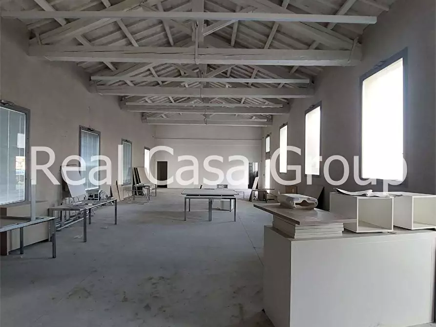 Immagine 10 di Ufficio in affitto  a Modena