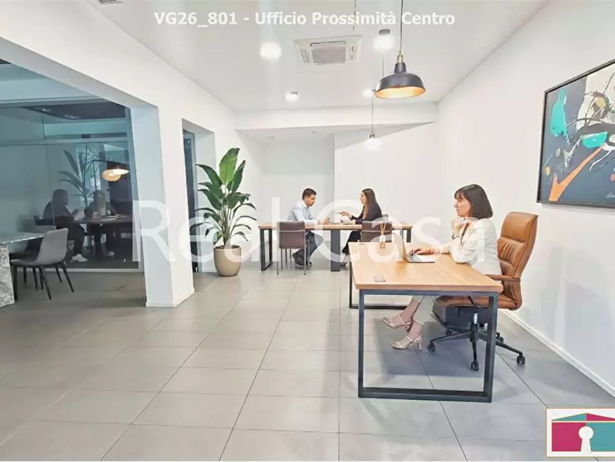 Immagine 1 di Ufficio in vendita  in Via Piave  a Modena