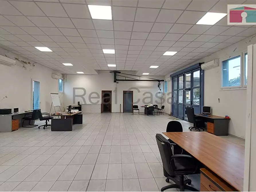 Immagine 11 di Laboratorio in affitto  in Via cesare della chiesa a Modena