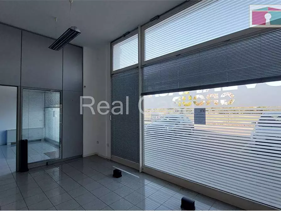 Immagine 13 di Laboratorio in affitto  in Via Gerosa 32 a Modena