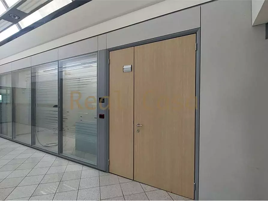 Immagine 27 di Ufficio in affitto  in Via Malavolti  a Modena