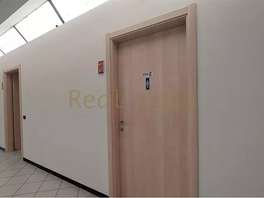 Immagine 31 di Ufficio in affitto  in Via Malavolti  a Modena