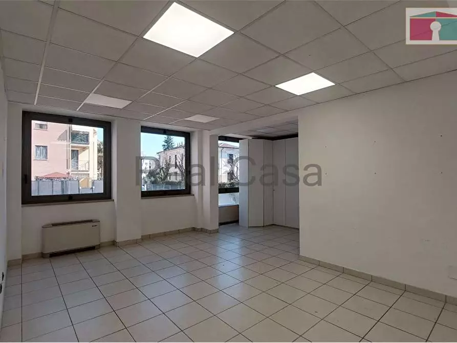 Immagine 19 di Ufficio in affitto  a Modena