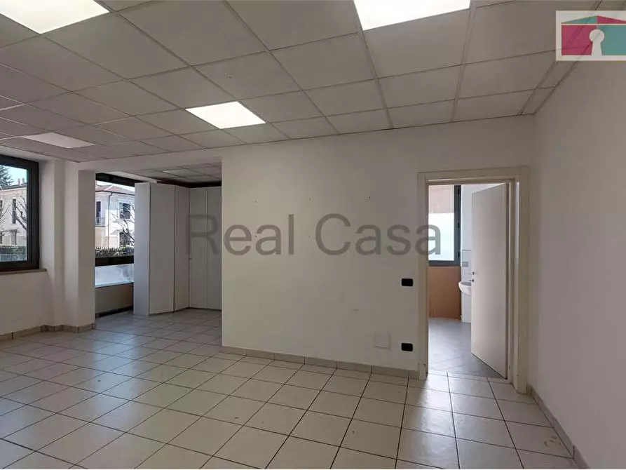 Immagine 18 di Ufficio in affitto  a Modena