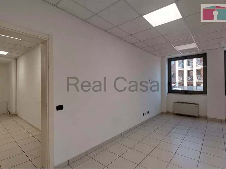 Immagine 21 di Ufficio in affitto  a Modena