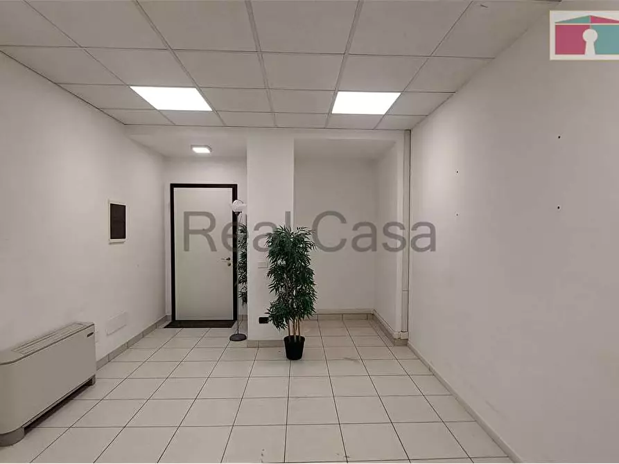 Immagine 3 di Ufficio in affitto  a Modena