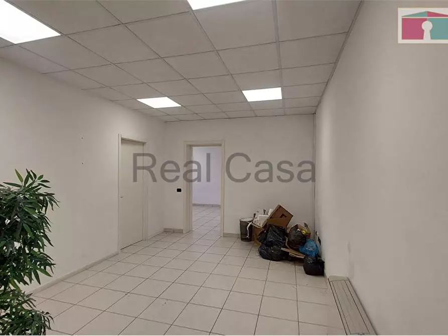 Immagine 9 di Ufficio in affitto  a Modena