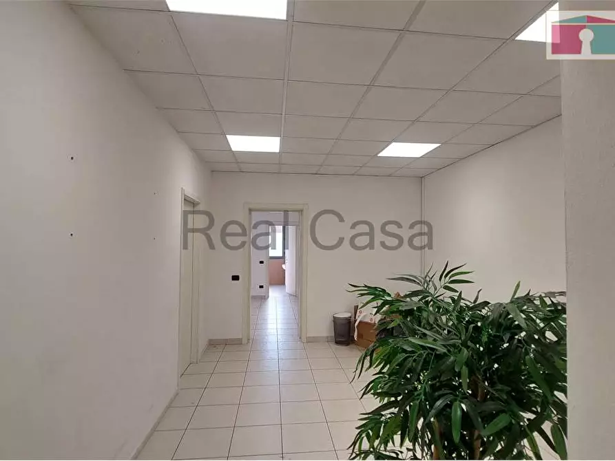 Immagine 5 di Ufficio in affitto  a Modena