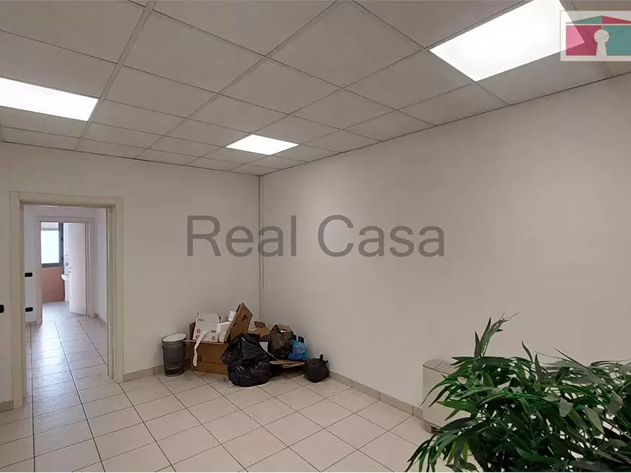 Immagine 6 di Ufficio in affitto  a Modena