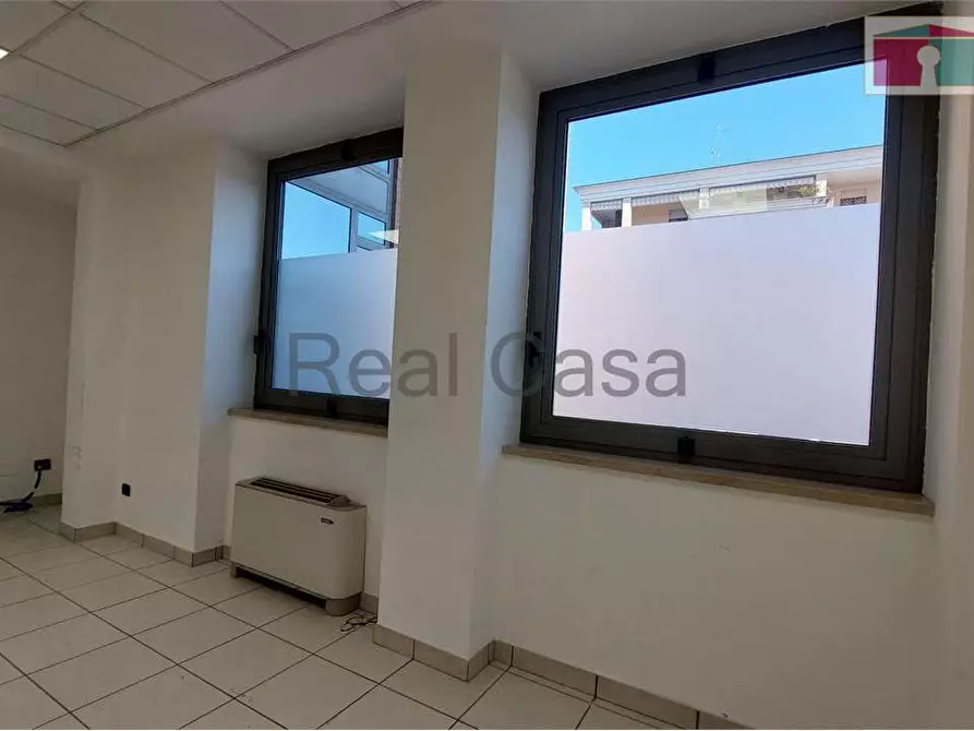 Immagine 13 di Ufficio in affitto  a Modena