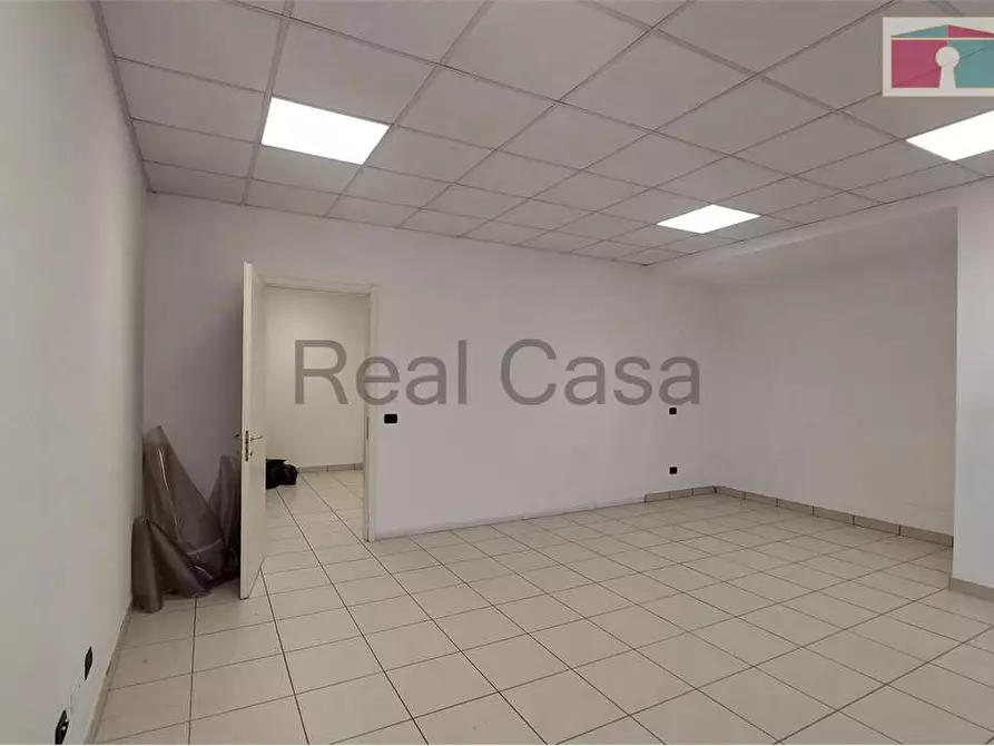 Immagine 14 di Ufficio in affitto  a Modena