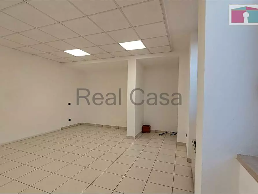 Immagine 8 di Ufficio in affitto  a Modena